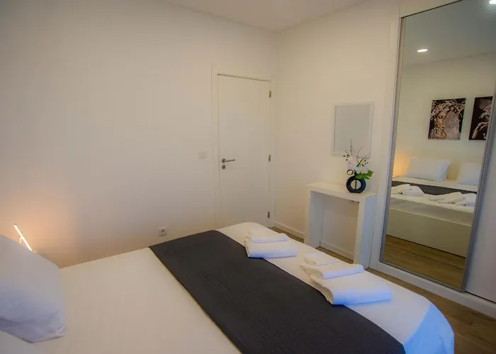 Rosa Vila Porto Moniz