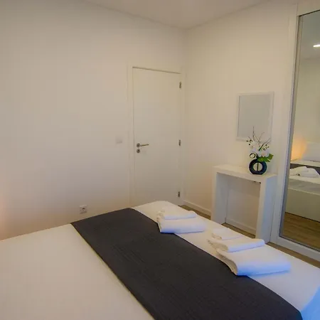 Rosa Villa Porto Moniz