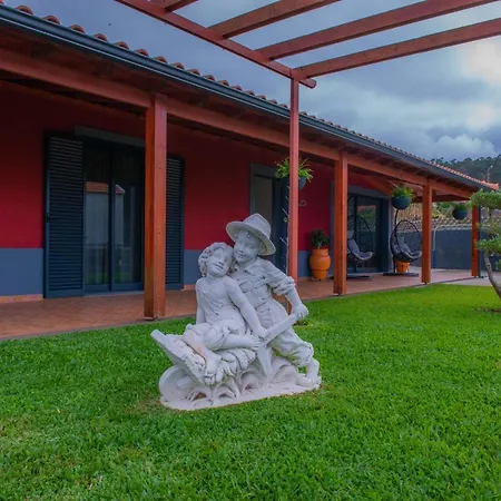 Rosa Villa Porto Moniz