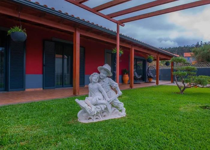 Rosa Villa Porto Moniz